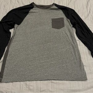 Men's Gray and Black Long Sleeve Shirt